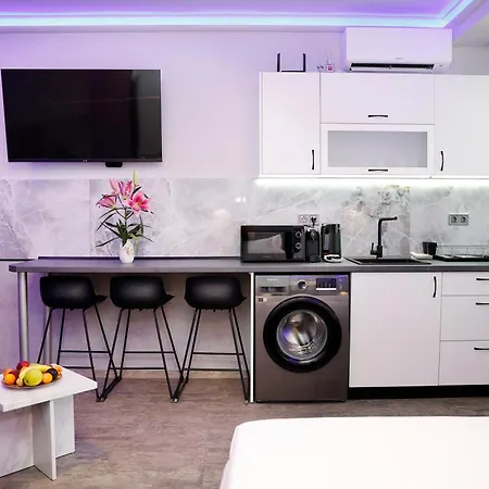 Deluxe 3 Center شقة *