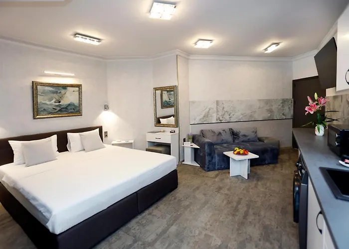 Deluxe 3 Center Apartament *