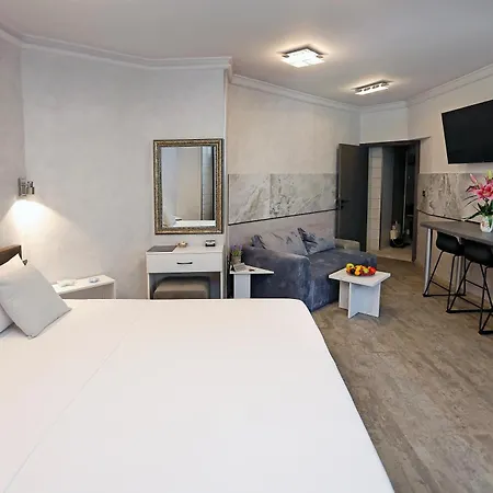 Deluxe 3 Center * Μπουργκάς